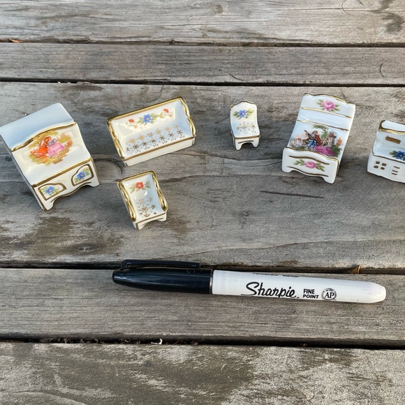 Limoges set of seven miniature furniture - Picture 2 of 15